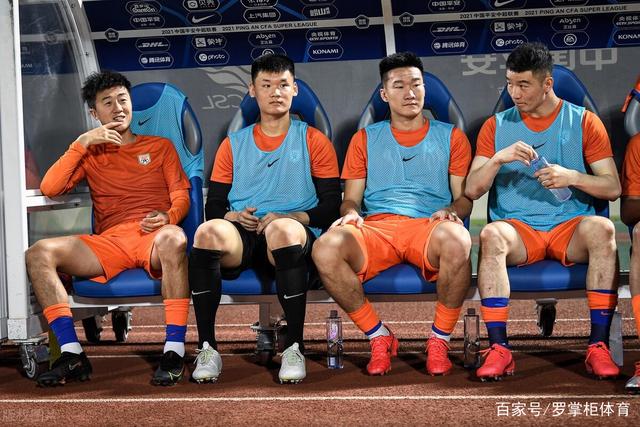 拜仁计划与诺伊尔续约，不打算提前召回努贝尔